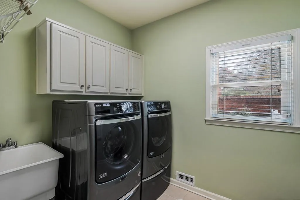 7885 Nesbit Downs Drive, Sandy Springs, Georgia 30350, 5 Bedrooms Bedrooms, ,4 BathroomsBathrooms,Residential,Sold,7885 Nesbit Downs Drive,6649056 7885 Nesbit Downs Drive, Sandy Springs, Georgia 30350, 5 Bedrooms Bedrooms, ,4 BathroomsBathrooms,Residential,Sold,7885 Nesbit Downs Drive,6649056