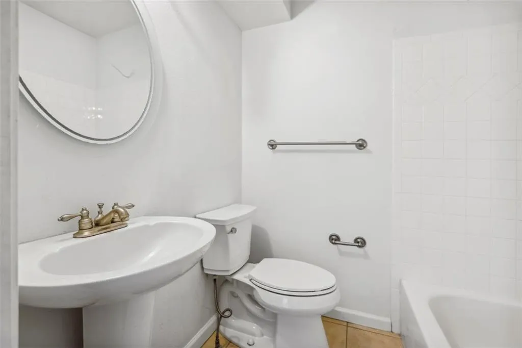 6940 Roswell Road Unit 24-a, Atlanta, Georgia 30328, 3 Bedrooms Bedrooms, ,2 BathroomsBathrooms,Residential,Sold,6940 Roswell Road Unit 24-a,7192819