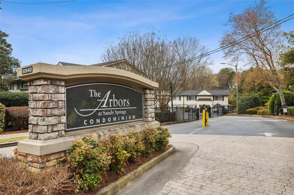 6940 Roswell Road Unit 24-a, Atlanta, Georgia 30328, 3 Bedrooms Bedrooms, ,2 BathroomsBathrooms,Residential,Sold,6940 Roswell Road Unit 24-a,7192819