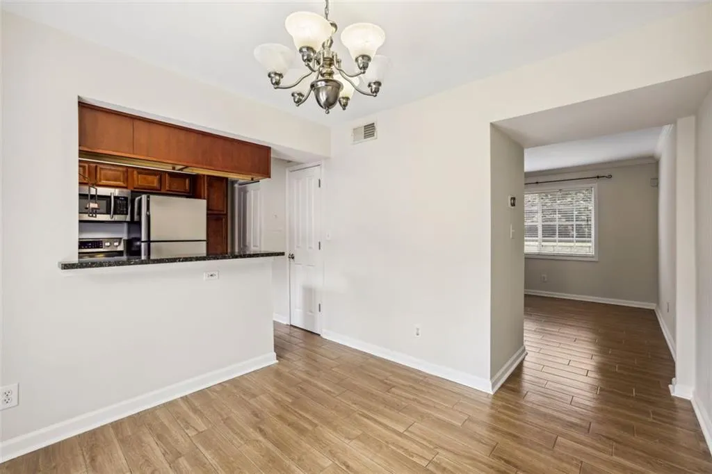 6940 Roswell Road Unit 24-a, Atlanta, Georgia 30328, 3 Bedrooms Bedrooms, ,2 BathroomsBathrooms,Residential,Sold,6940 Roswell Road Unit 24-a,7192819