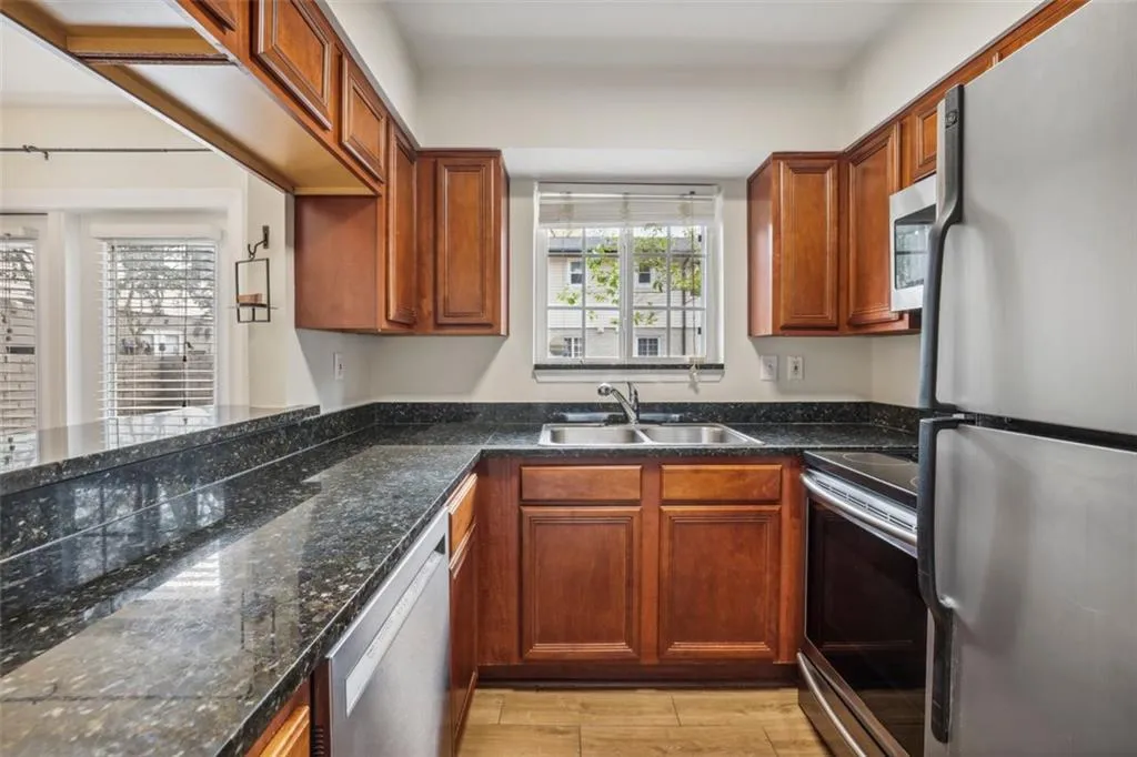 6940 Roswell Road Unit 24-a, Atlanta, Georgia 30328, 3 Bedrooms Bedrooms, ,2 BathroomsBathrooms,Residential,Sold,6940 Roswell Road Unit 24-a,7192819