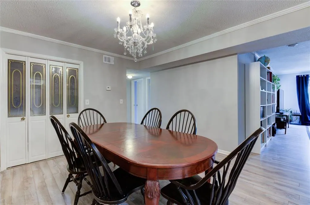 6851 Roswell Road Unit E7, Sandy Springs, Georgia 30328, 4 Bedrooms Bedrooms, ,2 BathroomsBathrooms,Residential,Sold,6851 Roswell Road Unit E7,6769063