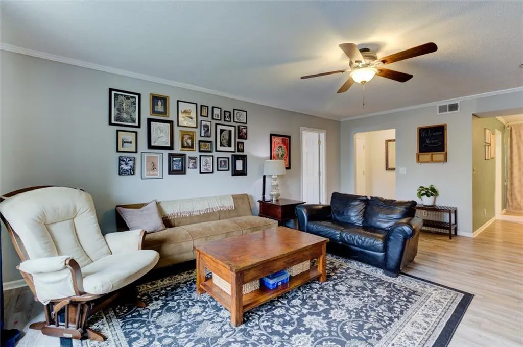 6851 Roswell Road Unit E7, Sandy Springs, Georgia 30328, 4 Bedrooms Bedrooms, ,2 BathroomsBathrooms,Residential,Sold,6851 Roswell Road Unit E7,6769063
