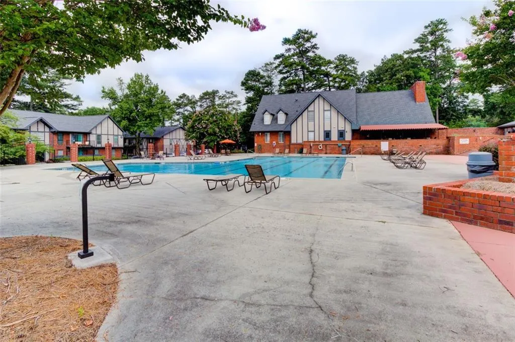 6851 Roswell Road Unit E7, Sandy Springs, Georgia 30328, 4 Bedrooms Bedrooms, ,2 BathroomsBathrooms,Residential,Sold,6851 Roswell Road Unit E7,6769063