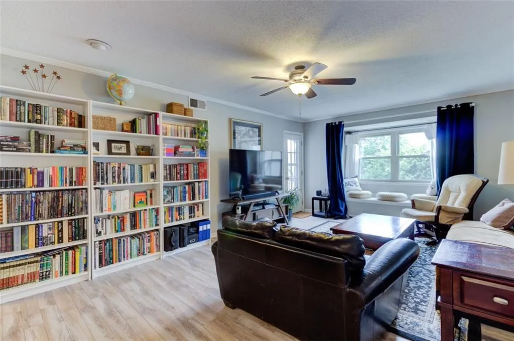 6851 Roswell Road Unit E7, Sandy Springs, Georgia 30328, 4 Bedrooms Bedrooms, ,2 BathroomsBathrooms,Residential,Sold,6851 Roswell Road Unit E7,6769063