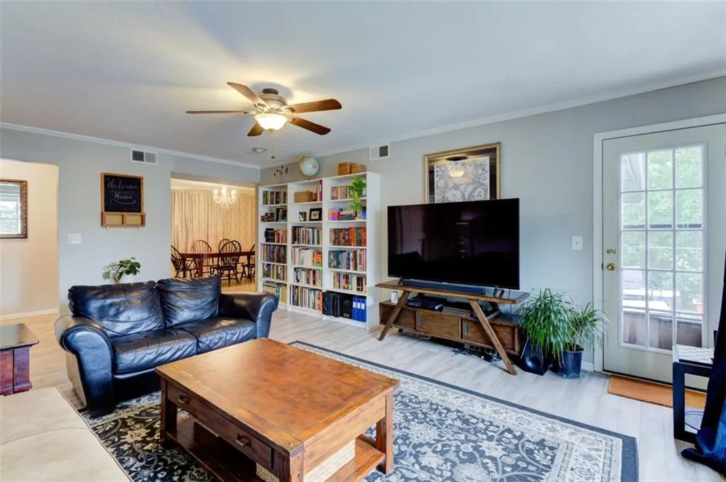 6851 Roswell Road Unit E7, Sandy Springs, Georgia 30328, 4 Bedrooms Bedrooms, ,2 BathroomsBathrooms,Residential,Sold,6851 Roswell Road Unit E7,6769063
