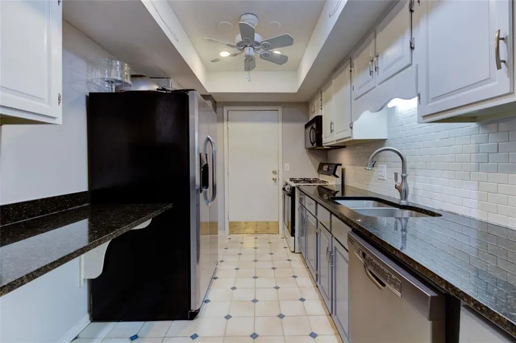 6851 Roswell Road Unit E7, Sandy Springs, Georgia 30328, 4 Bedrooms Bedrooms, ,2 BathroomsBathrooms,Residential,Sold,6851 Roswell Road Unit E7,6769063