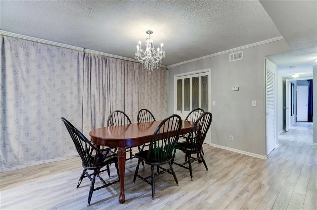 6851 Roswell Road Unit E7, Sandy Springs, Georgia 30328, 4 Bedrooms Bedrooms, ,2 BathroomsBathrooms,Residential,Sold,6851 Roswell Road Unit E7,6769063