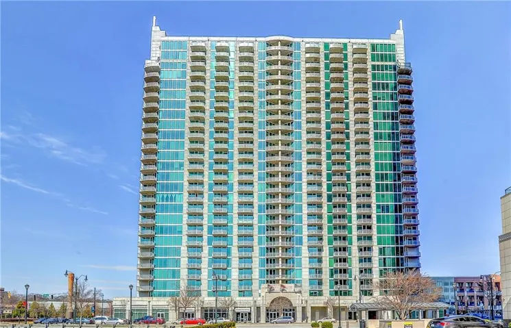 View of apartment building / complex