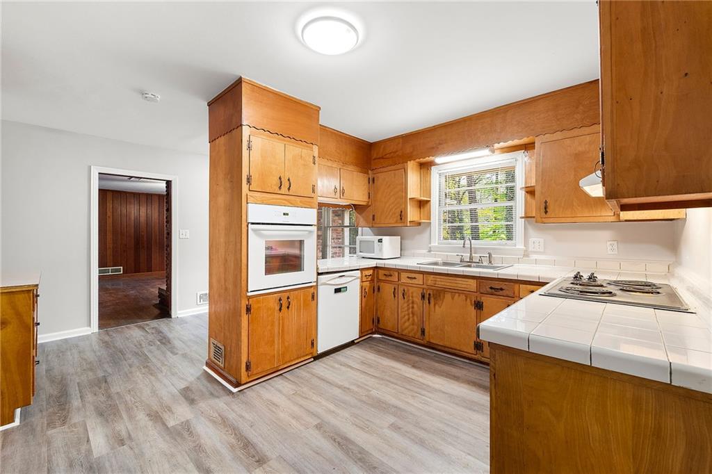 5820 Greenbrier Road, Sandy Springs, Georgia 30328, 4 Bedrooms Bedrooms, ,3 BathroomsBathrooms,Residential,Sold,5820 Greenbrier Road,7305564