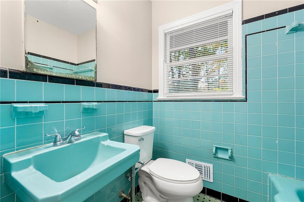 5820 Greenbrier Road, Sandy Springs, Georgia 30328, 4 Bedrooms Bedrooms, ,3 BathroomsBathrooms,Residential,Sold,5820 Greenbrier Road,7305564