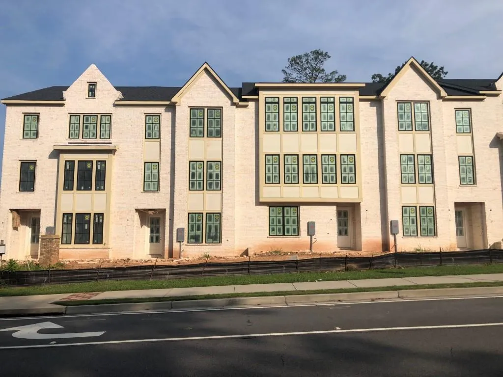 6884 Roswell Road, Sandy Springs, Georgia 30328, 4 Bedrooms Bedrooms, ,3 BathroomsBathrooms,Residential,Sold,6884 Roswell Road,6896619