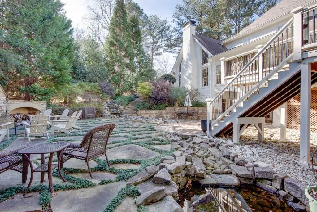 305 Aldenshire Place, Sandy Springs, Georgia 30350, 4 Bedrooms Bedrooms, ,4 BathroomsBathrooms,Residential,For Sale,305 Aldenshire Place,7707788