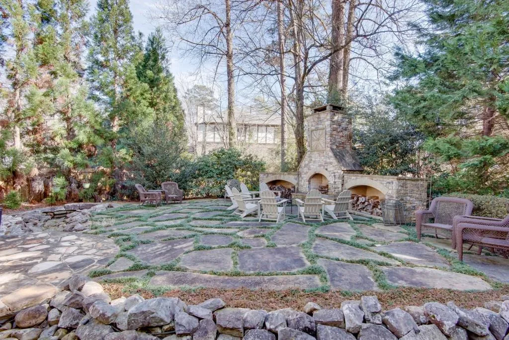 305 Aldenshire Place, Sandy Springs, Georgia 30350, 4 Bedrooms Bedrooms, ,4 BathroomsBathrooms,Residential,For Sale,305 Aldenshire Place,7707788
