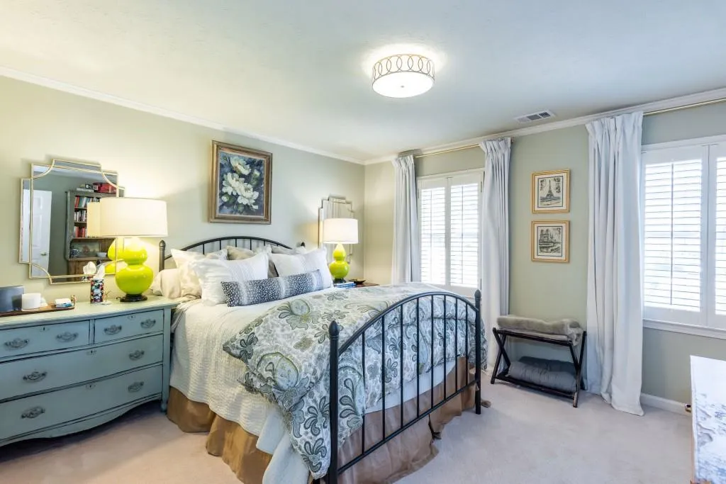 305 Aldenshire Place, Sandy Springs, Georgia 30350, 4 Bedrooms Bedrooms, ,4 BathroomsBathrooms,Residential,For Sale,305 Aldenshire Place,7707788