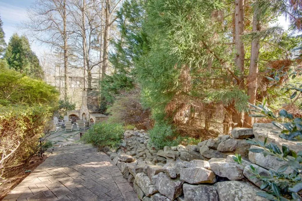 305 Aldenshire Place, Sandy Springs, Georgia 30350, 4 Bedrooms Bedrooms, ,4 BathroomsBathrooms,Residential,For Sale,305 Aldenshire Place,7707788