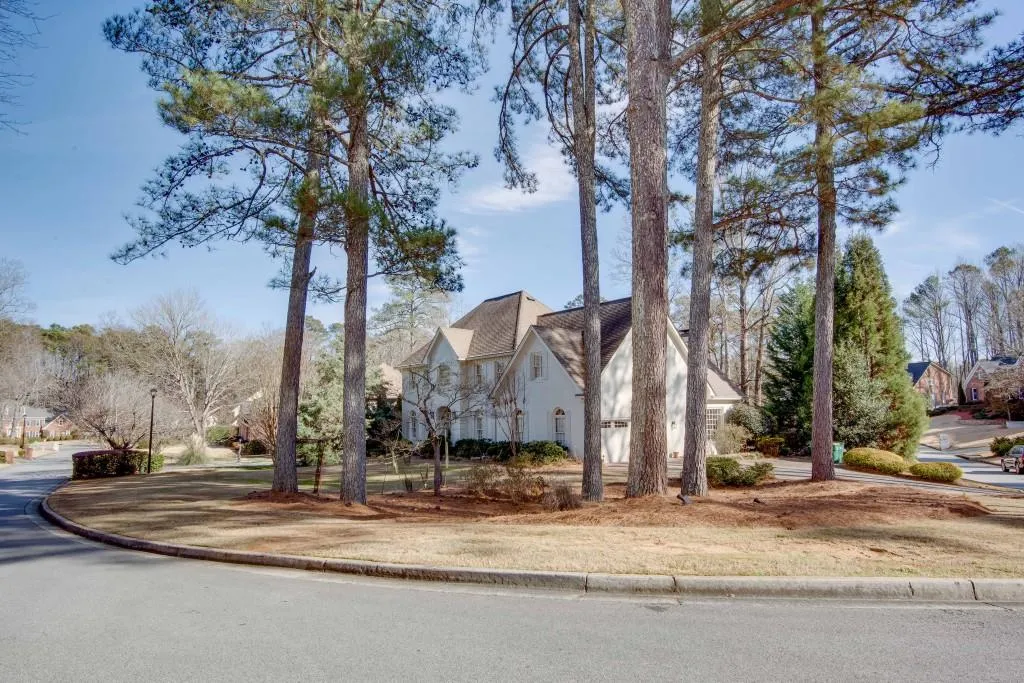 305 Aldenshire Place, Sandy Springs, Georgia 30350, 4 Bedrooms Bedrooms, ,4 BathroomsBathrooms,Residential,For Sale,305 Aldenshire Place,7707788