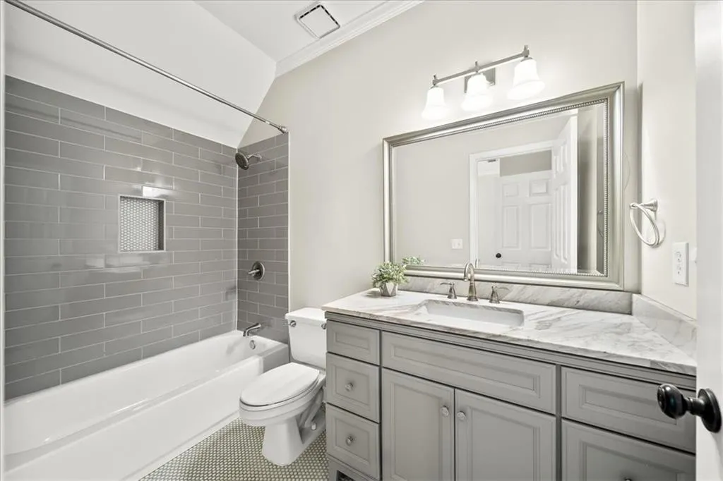 5795 De Claire Court, Atlanta, Georgia 30328, 5 Bedrooms Bedrooms, ,5 BathroomsBathrooms,Residential,Sold,5795 De Claire Court,7458811