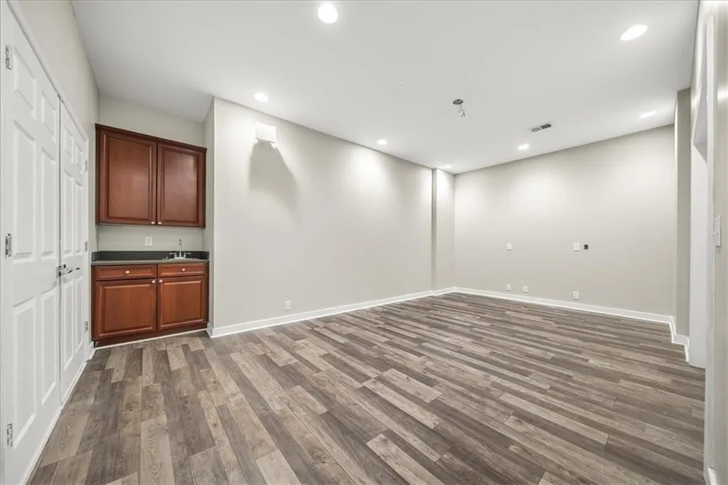 5795 De Claire Court, Atlanta, Georgia 30328, 5 Bedrooms Bedrooms, ,5 BathroomsBathrooms,Residential,Sold,5795 De Claire Court,7458811