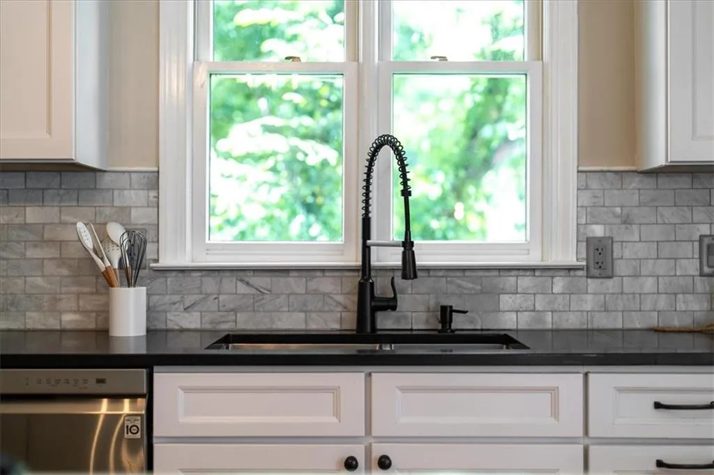 5795 De Claire Court, Atlanta, Georgia 30328, 5 Bedrooms Bedrooms, ,5 BathroomsBathrooms,Residential,Sold,5795 De Claire Court,7458811