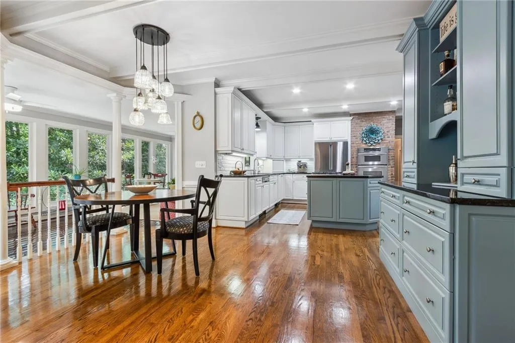 Eating area in kitchen with bar area