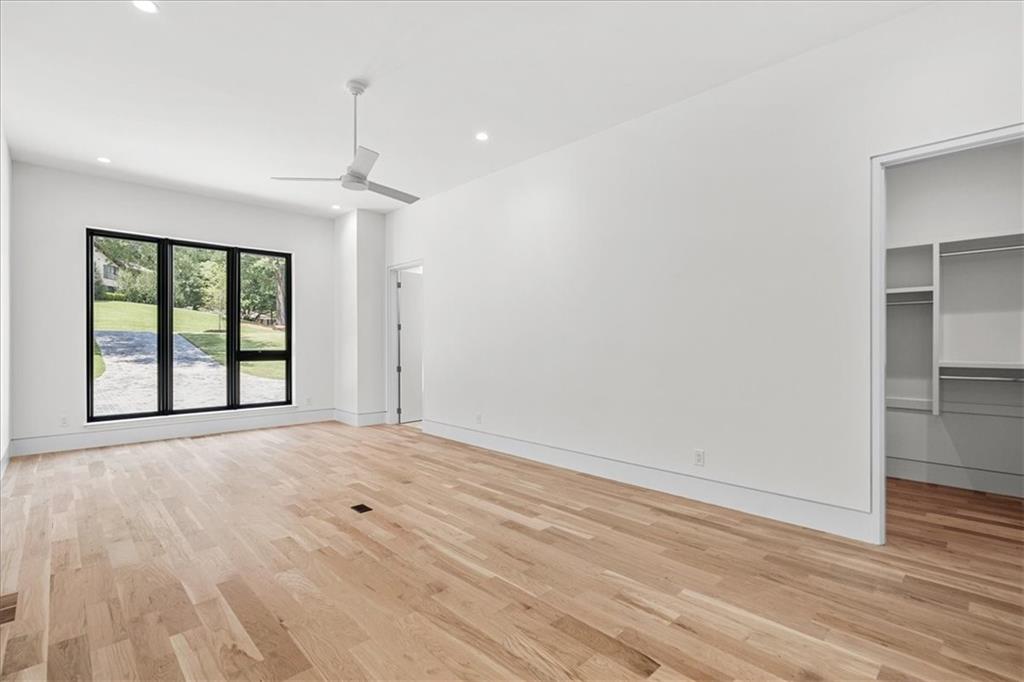 Large secondary bed and bath on main