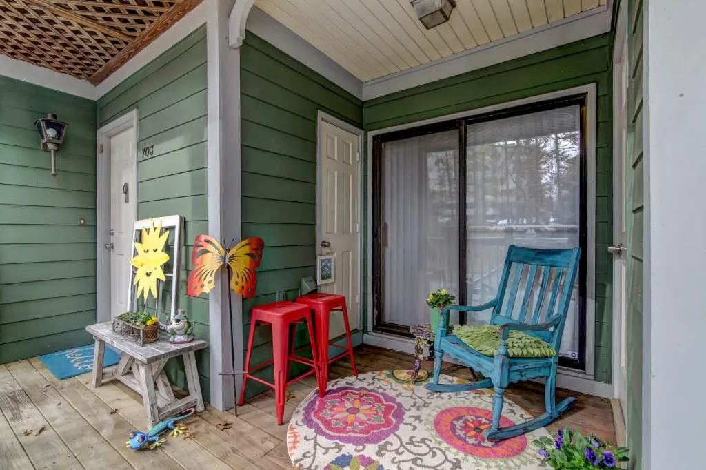 703 Hollyfax Circle, Atlanta, Georgia 30328, 1 Bedroom Bedrooms, ,1 BathroomBathrooms,Residential,Sold,703 Hollyfax Circle,5940980