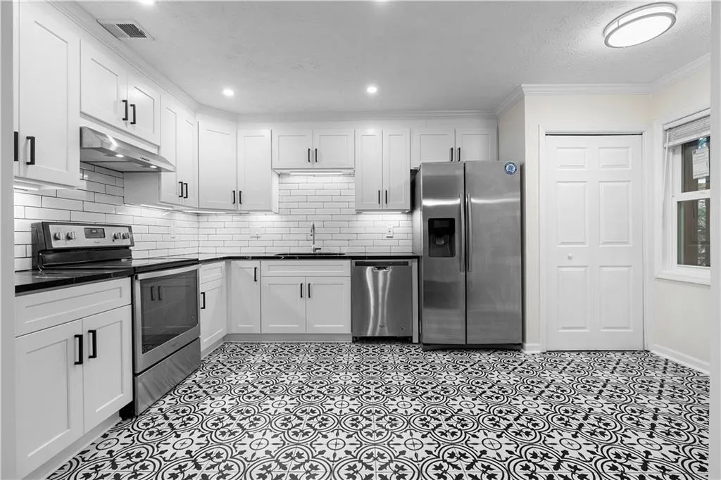 365 Winding River Drive, Atlanta, Georgia 30350, 2 Bedrooms Bedrooms, ,2 BathroomsBathrooms,Residential,For Sale,365 Winding River Drive,7669809