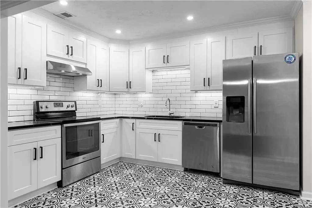 365 Winding River Drive, Atlanta, Georgia 30350, 2 Bedrooms Bedrooms, ,2 BathroomsBathrooms,Residential,For Sale,365 Winding River Drive,7669809