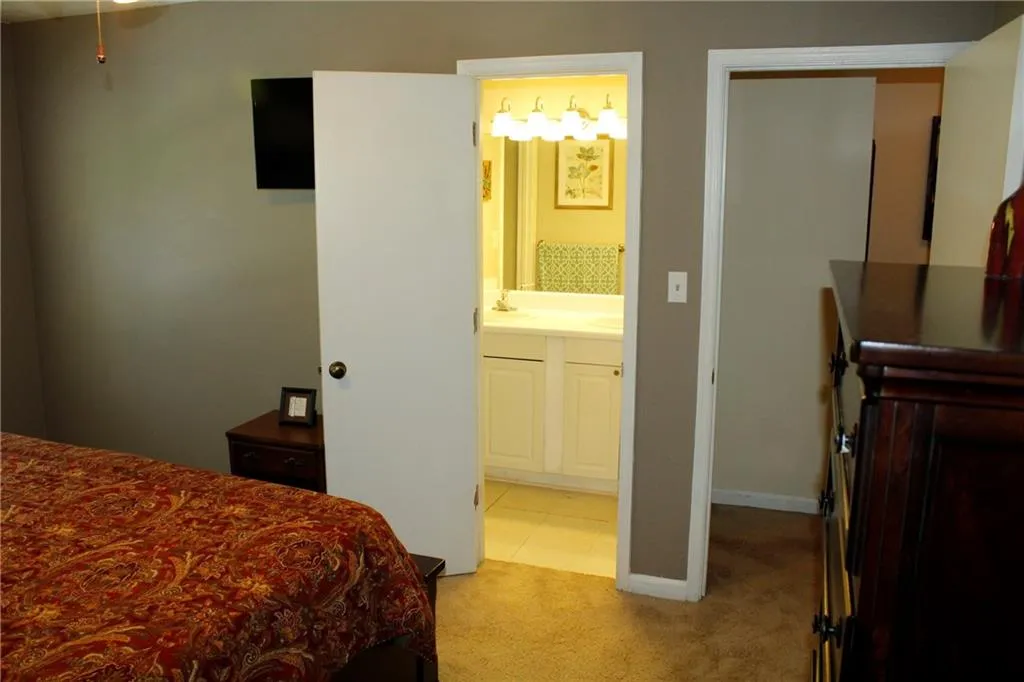 7750 Roswell Road Unit 5a, Sandy Springs, Georgia 30350, 2 Bedrooms Bedrooms, ,1 BathroomBathrooms,Residential,Sold,7750 Roswell Road Unit 5a,5848808