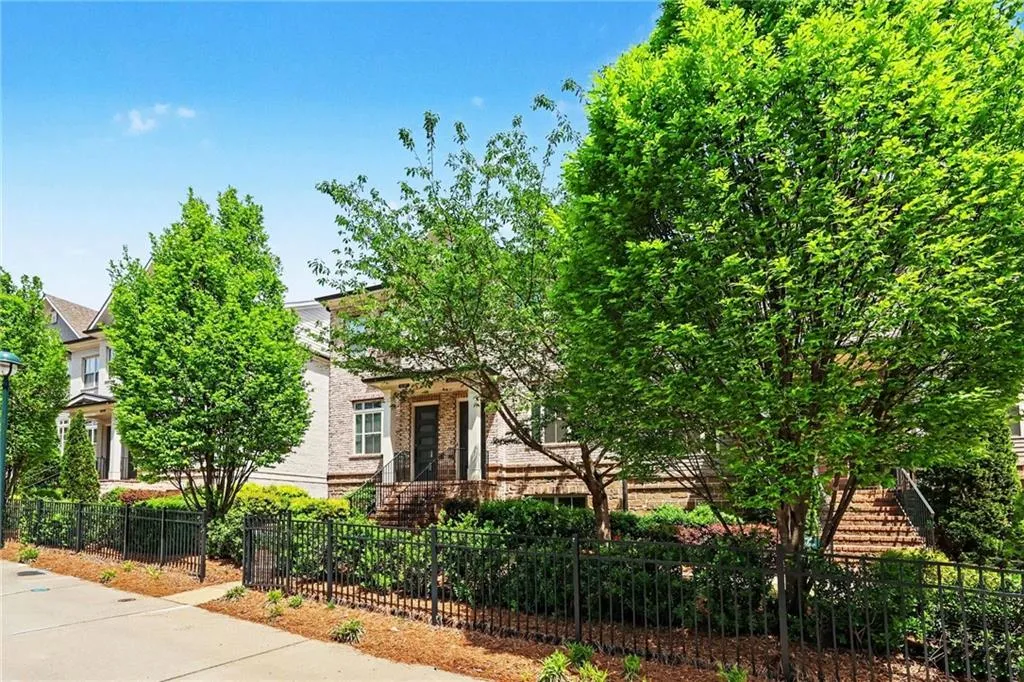 4745 Roswell Road, Atlanta, Georgia 30342, 2 Bedrooms Bedrooms, ,2 BathroomsBathrooms,Residential,For Sale,4745 Roswell Road,7747415