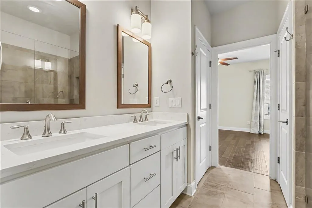 4745 Roswell Road, Atlanta, Georgia 30342, 2 Bedrooms Bedrooms, ,2 BathroomsBathrooms,Residential,For Sale,4745 Roswell Road,7747415