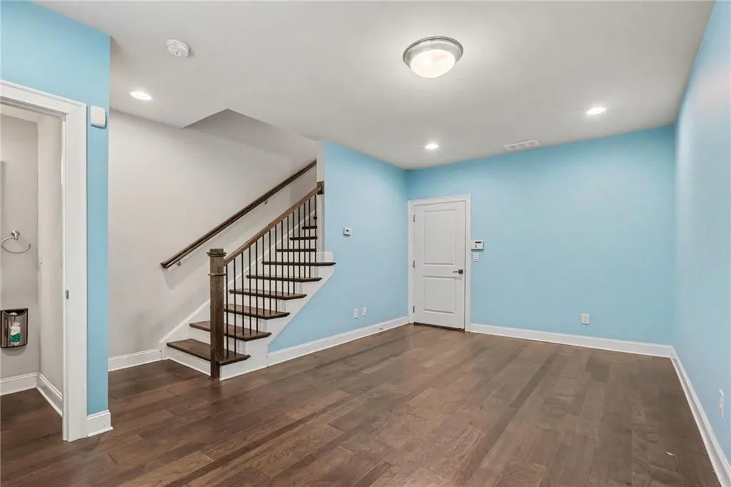 4745 Roswell Road, Atlanta, Georgia 30342, 2 Bedrooms Bedrooms, ,2 BathroomsBathrooms,Residential,For Sale,4745 Roswell Road,7747415