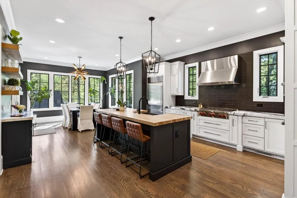 4075 Peachtree Dunwoody Road Ne, Atlanta, Georgia 30342, 5 Bedrooms Bedrooms, 0 ,4 BathroomsBathrooms,Residential,For Sale,4075 Peachtree Dunwoody Road Ne,7750549