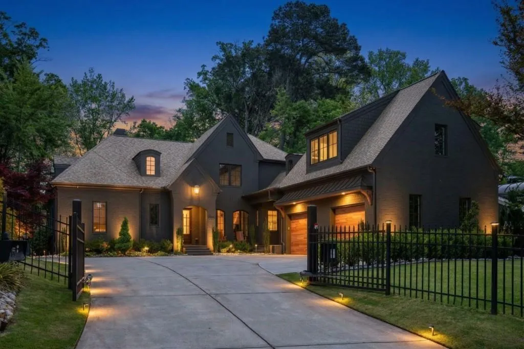 4075 Peachtree Dunwoody Road Ne, Atlanta, Georgia 30342, 5 Bedrooms Bedrooms, 0 ,4 BathroomsBathrooms,Residential,For Sale,4075 Peachtree Dunwoody Road Ne,7750549