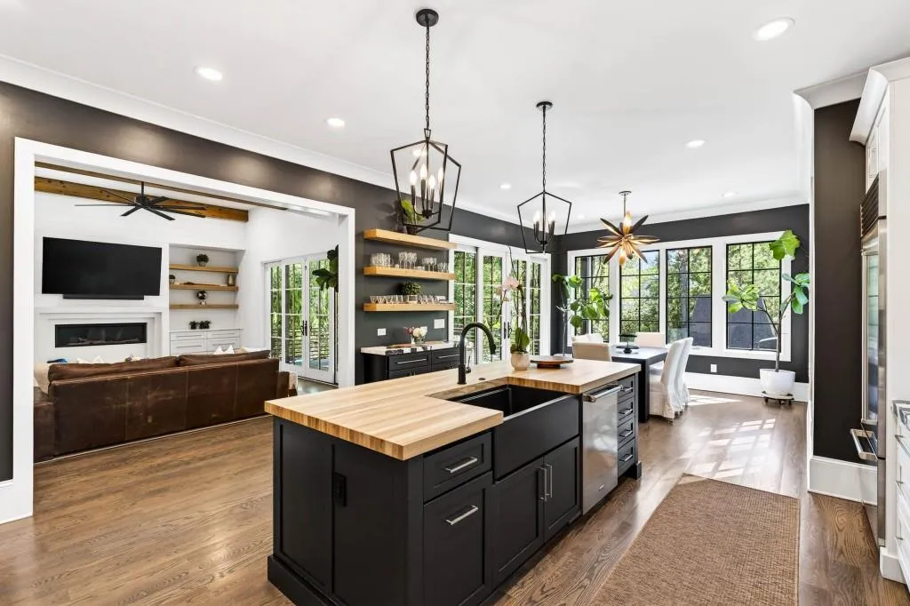 4075 Peachtree Dunwoody Road Ne, Atlanta, Georgia 30342, 5 Bedrooms Bedrooms, 0 ,4 BathroomsBathrooms,Residential,For Sale,4075 Peachtree Dunwoody Road Ne,7750549