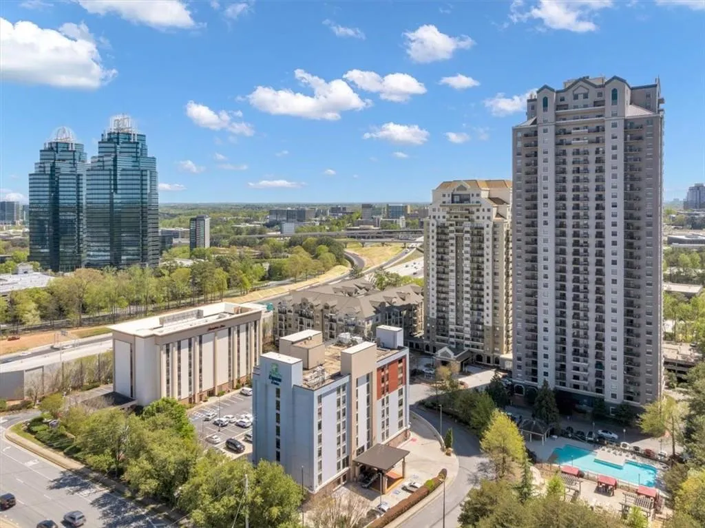 View of the 3  Condo Towers with King & Queen Buildings in clos proximity.