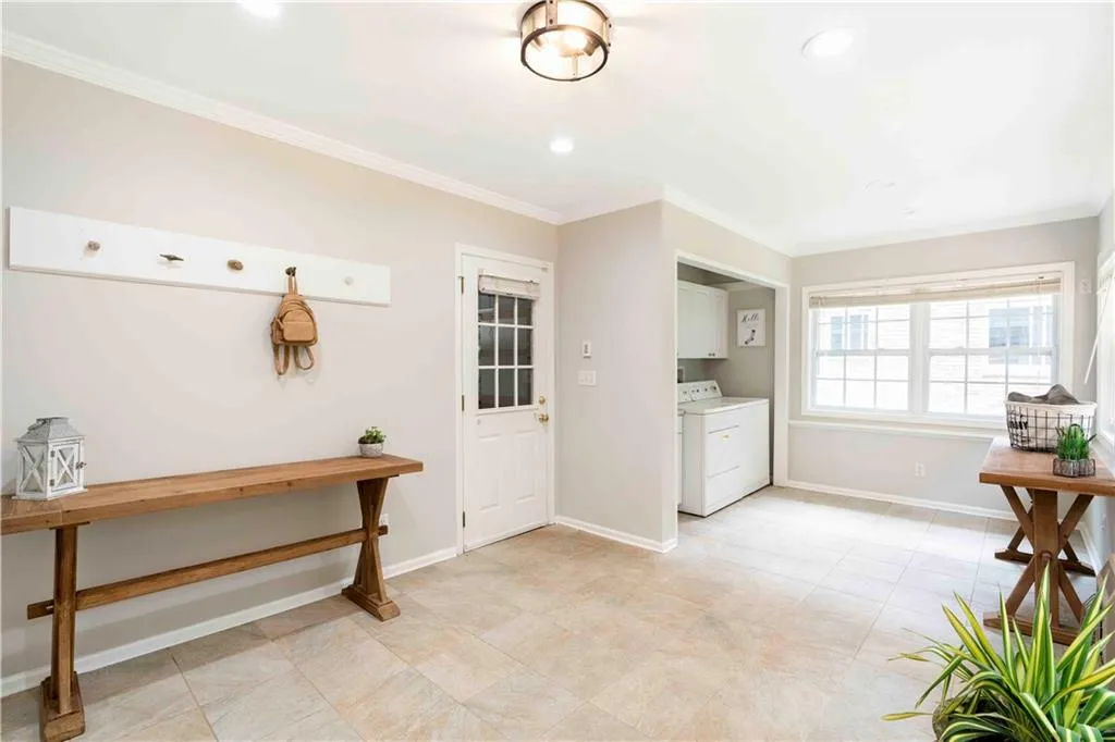 100 Wyndham Drive, Atlanta, Georgia 30328, 4 Bedrooms Bedrooms, ,2 BathroomsBathrooms,Residential,Sold,100 Wyndham Drive,6912619