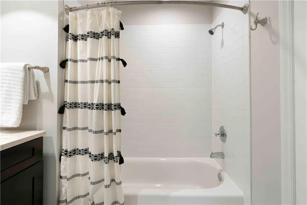 100 Wyndham Drive, Atlanta, Georgia 30328, 4 Bedrooms Bedrooms, ,2 BathroomsBathrooms,Residential,Sold,100 Wyndham Drive,6912619