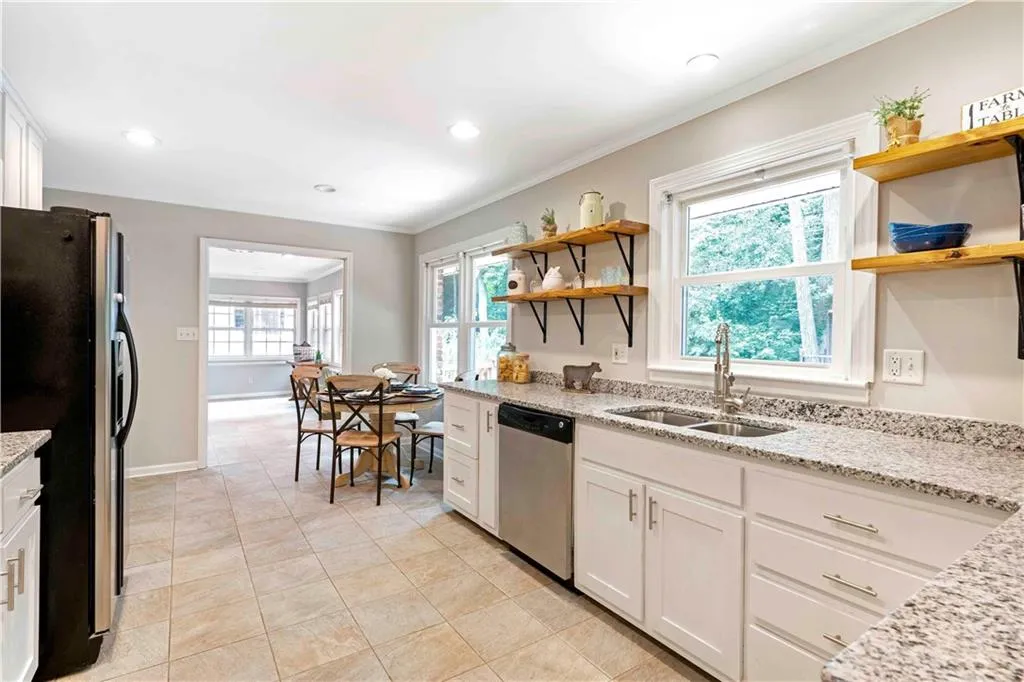 100 Wyndham Drive, Atlanta, Georgia 30328, 4 Bedrooms Bedrooms, ,2 BathroomsBathrooms,Residential,Sold,100 Wyndham Drive,6912619