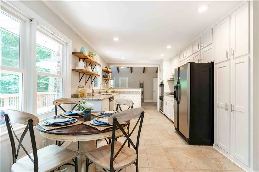 100 Wyndham Drive, Atlanta, Georgia 30328, 4 Bedrooms Bedrooms, ,2 BathroomsBathrooms,Residential,Sold,100 Wyndham Drive,6912619