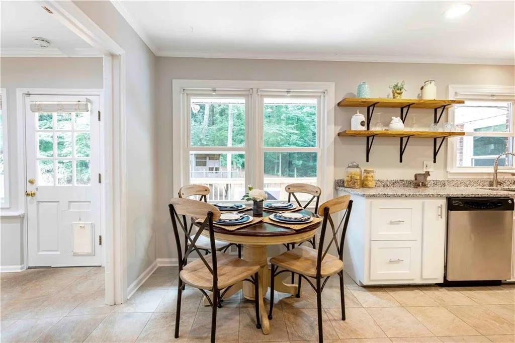 100 Wyndham Drive, Atlanta, Georgia 30328, 4 Bedrooms Bedrooms, ,2 BathroomsBathrooms,Residential,Sold,100 Wyndham Drive,6912619