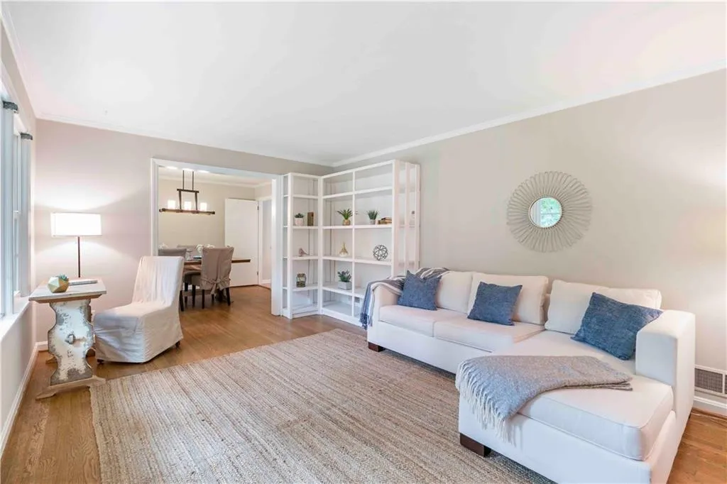 100 Wyndham Drive, Atlanta, Georgia 30328, 4 Bedrooms Bedrooms, ,2 BathroomsBathrooms,Residential,Sold,100 Wyndham Drive,6912619