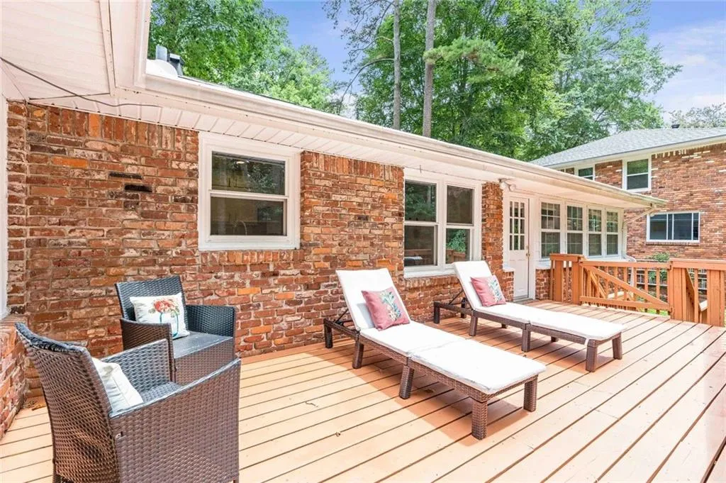 100 Wyndham Drive, Atlanta, Georgia 30328, 4 Bedrooms Bedrooms, ,2 BathroomsBathrooms,Residential,Sold,100 Wyndham Drive,6912619