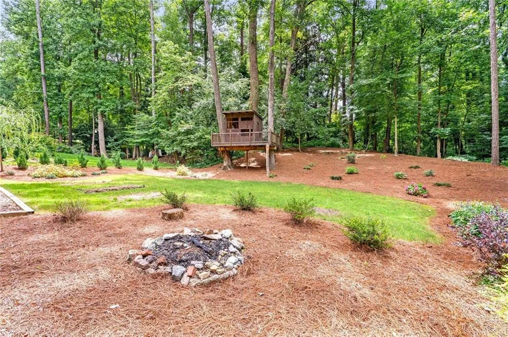 100 Wyndham Drive, Atlanta, Georgia 30328, 4 Bedrooms Bedrooms, ,2 BathroomsBathrooms,Residential,Sold,100 Wyndham Drive,6912619