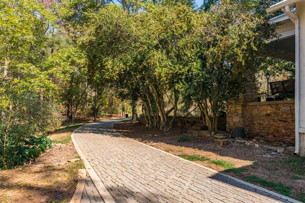 100 Wyndham Drive, Atlanta, Georgia 30328, 4 Bedrooms Bedrooms, ,2 BathroomsBathrooms,Residential,Sold,100 Wyndham Drive,6912619