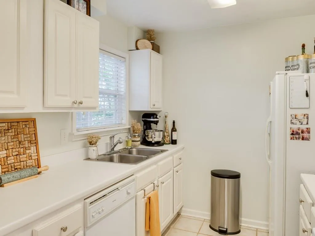 1205 Brighton Point, Sandy Springs, Georgia 30328, 2 Bedrooms Bedrooms, ,2 BathroomsBathrooms,Residential,Sold,1205 Brighton Point,5770840