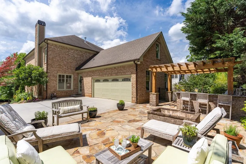 86 W Belle Isle Road, Atlanta, Georgia 30342, 4 Bedrooms Bedrooms, ,4 BathroomsBathrooms,Residential,Sold,86 W Belle Isle Road,6916324