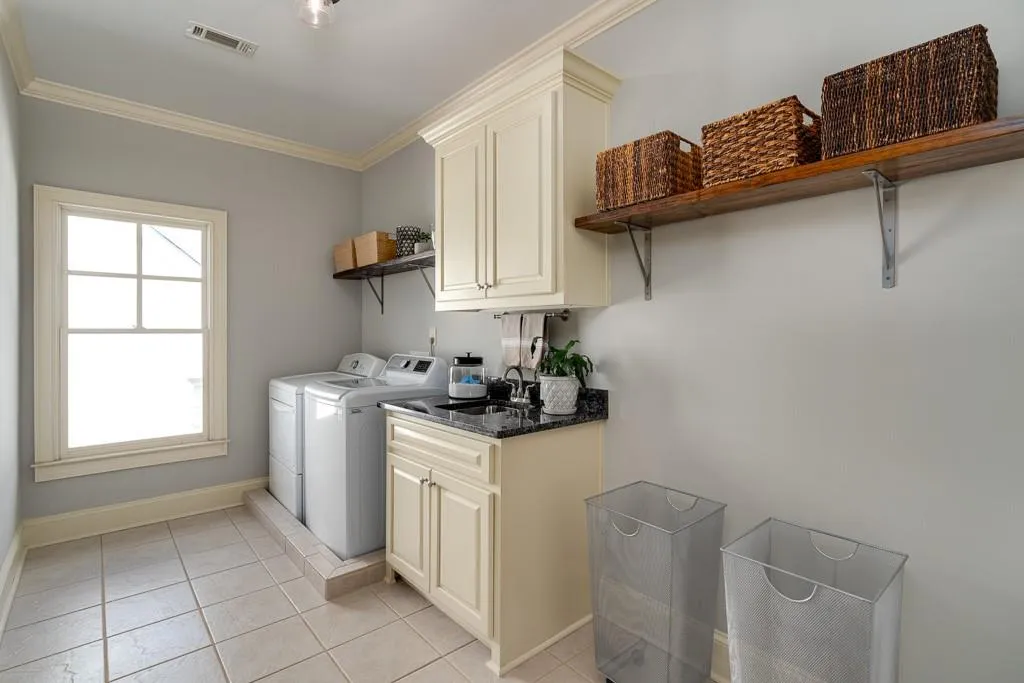 86 W Belle Isle Road, Atlanta, Georgia 30342, 4 Bedrooms Bedrooms, ,4 BathroomsBathrooms,Residential,Sold,86 W Belle Isle Road,6916324