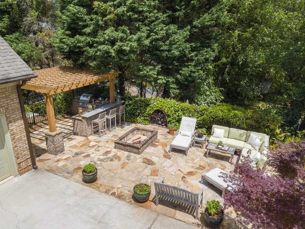 86 W Belle Isle Road, Atlanta, Georgia 30342, 4 Bedrooms Bedrooms, ,4 BathroomsBathrooms,Residential,Sold,86 W Belle Isle Road,6916324